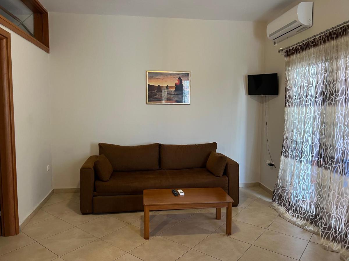 Villa Alexandra Agia Marina  Buitenkant foto